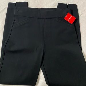 The perfect black pant/ Ankle Backseam Skinny